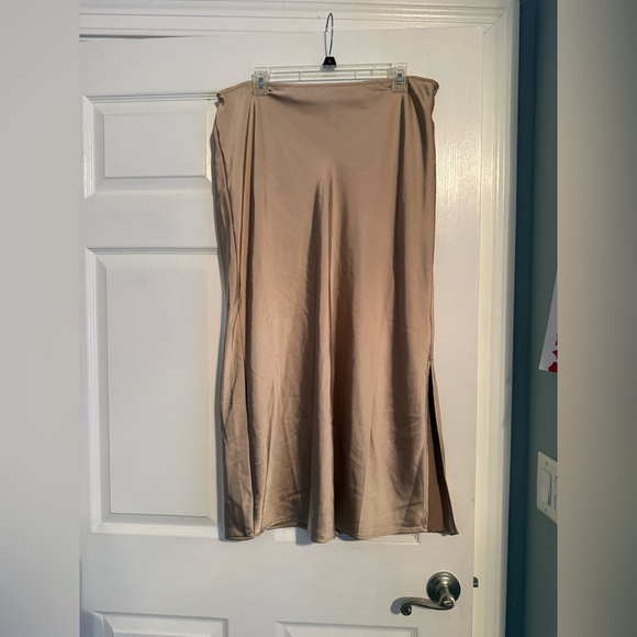 Old Navy Dresses & Skirts - Old Navy Tan Midi Skirt